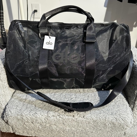 ALO Yoga Handbags - ALO Yoga Black Duffel Bag
